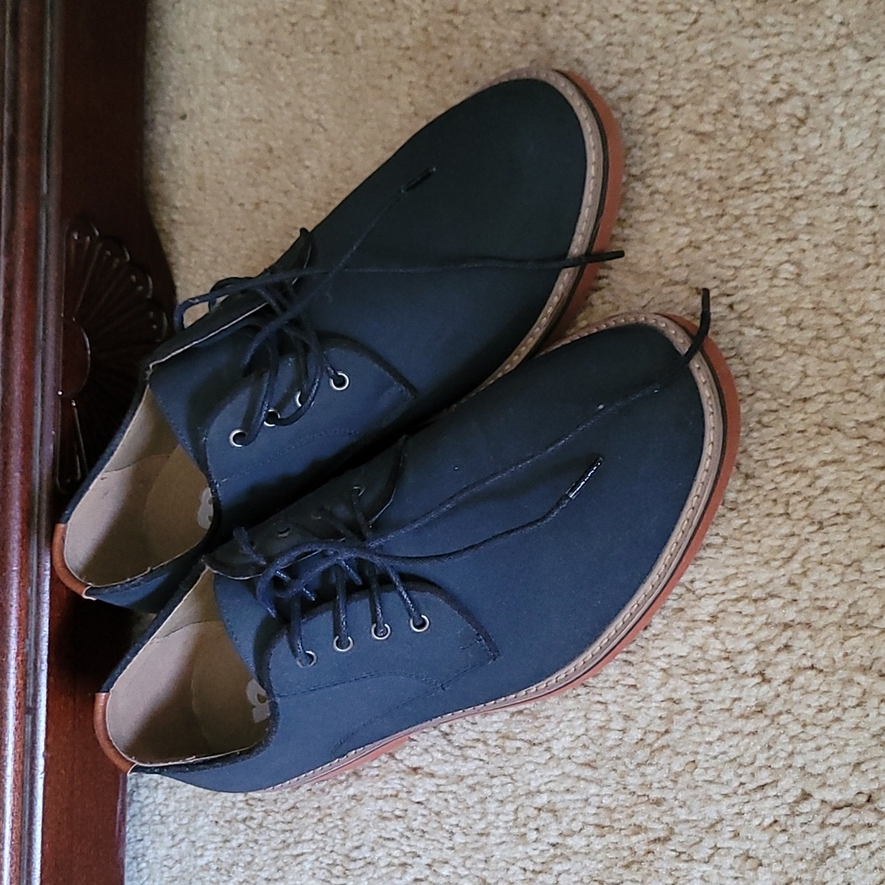 Blue dress shoes